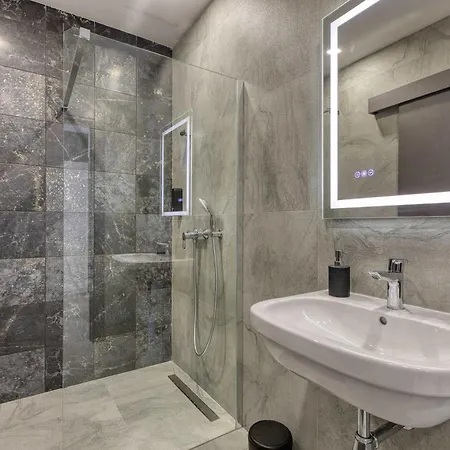 Urban 19 Residences Premium *