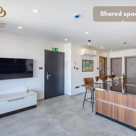 Urban 19 Residences Premium Inn *